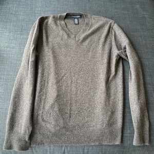 Banana republic 100% cashmere v neck sweater